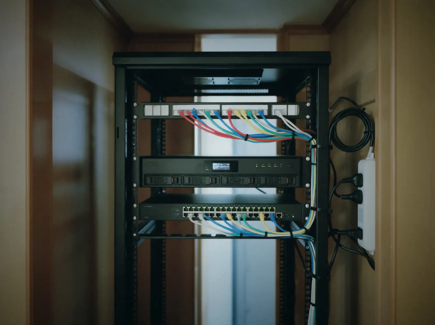 UNVR in the rack